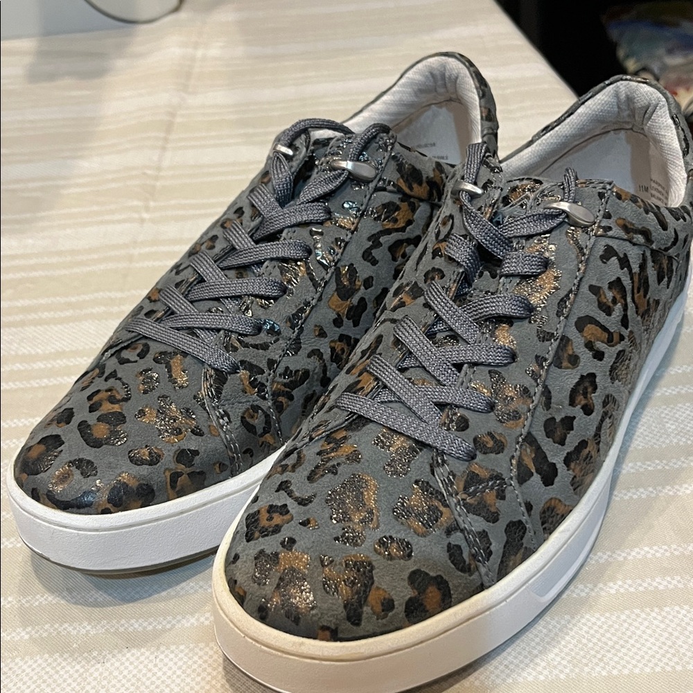 Align Harper Gray Jaguar Leather Sneaker size 11 women’s